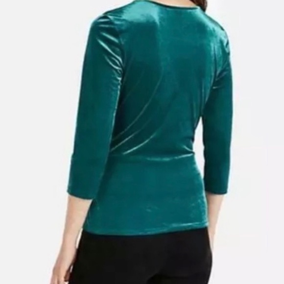 🆕 Express Desire solid green stretch velvet wrap front v neck 3/4 sleeve ribbe… - Picture 2 of 8